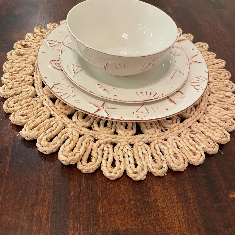 Round Woven Placemats, Flower Style Maize, Natural Braided,‎ 15 inch - Set of 2